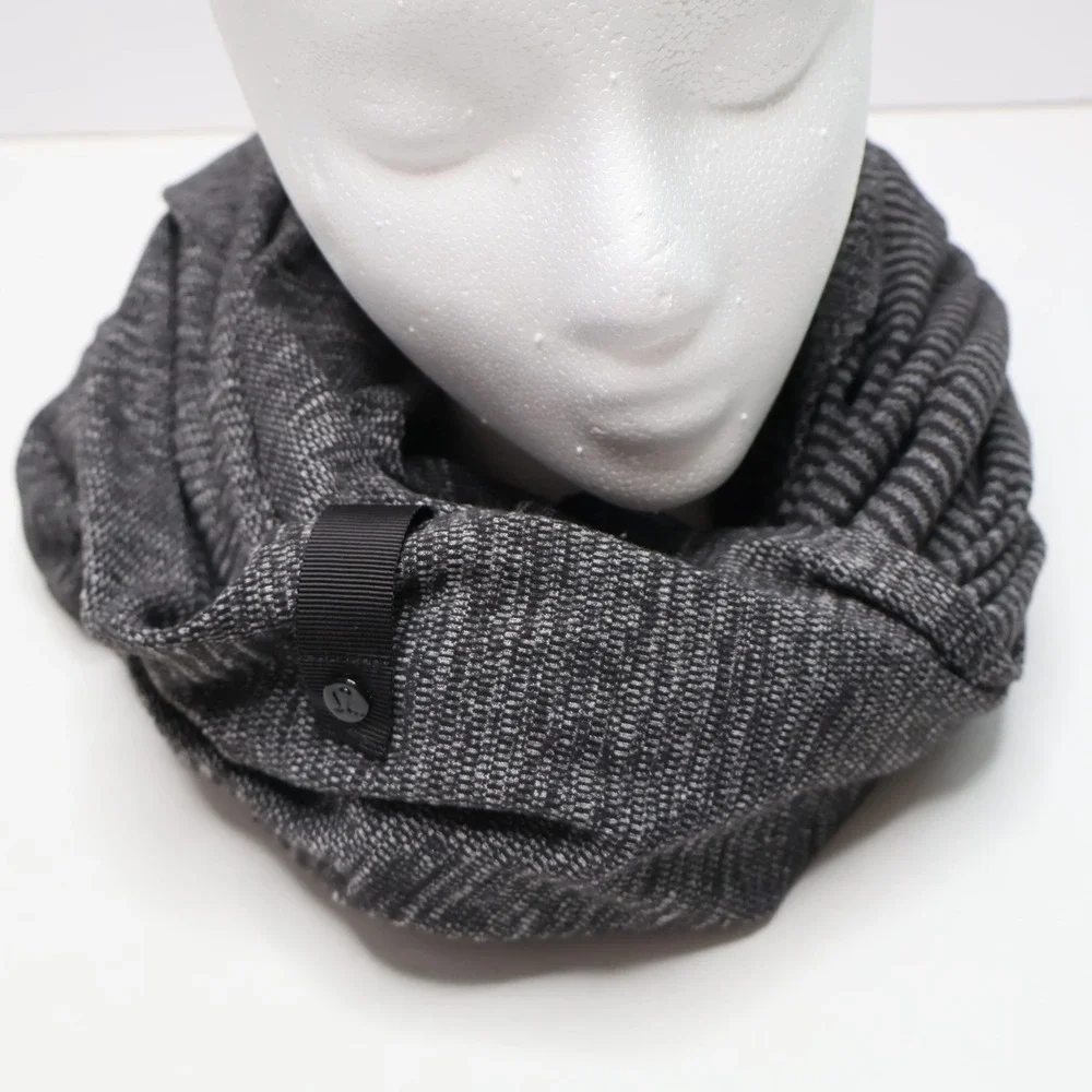 Lululemon Vinyasa Scarf Gray Striped Snap Button Infinity Scarf Indie Sleaze 00s